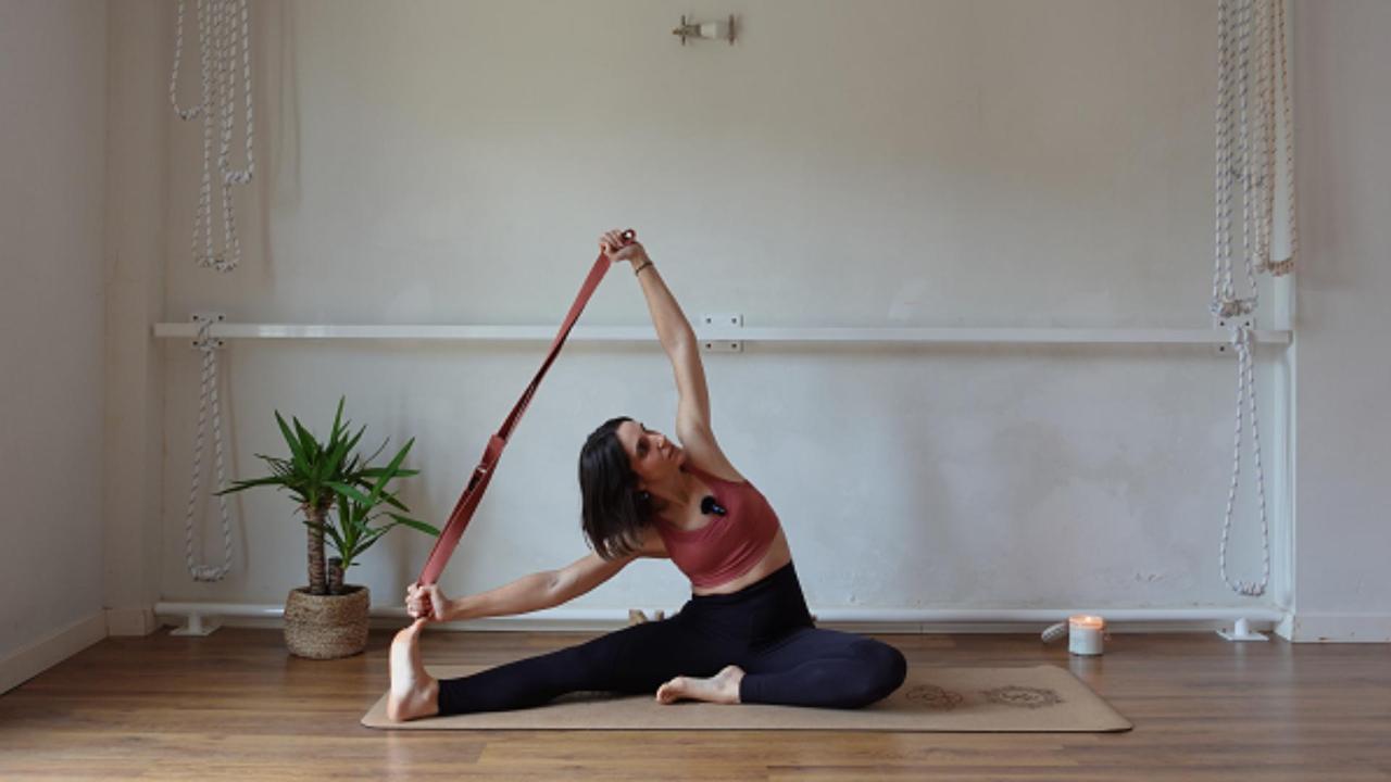Ardha upavistakonasana
