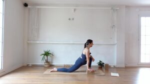 Ardha hanumanasana